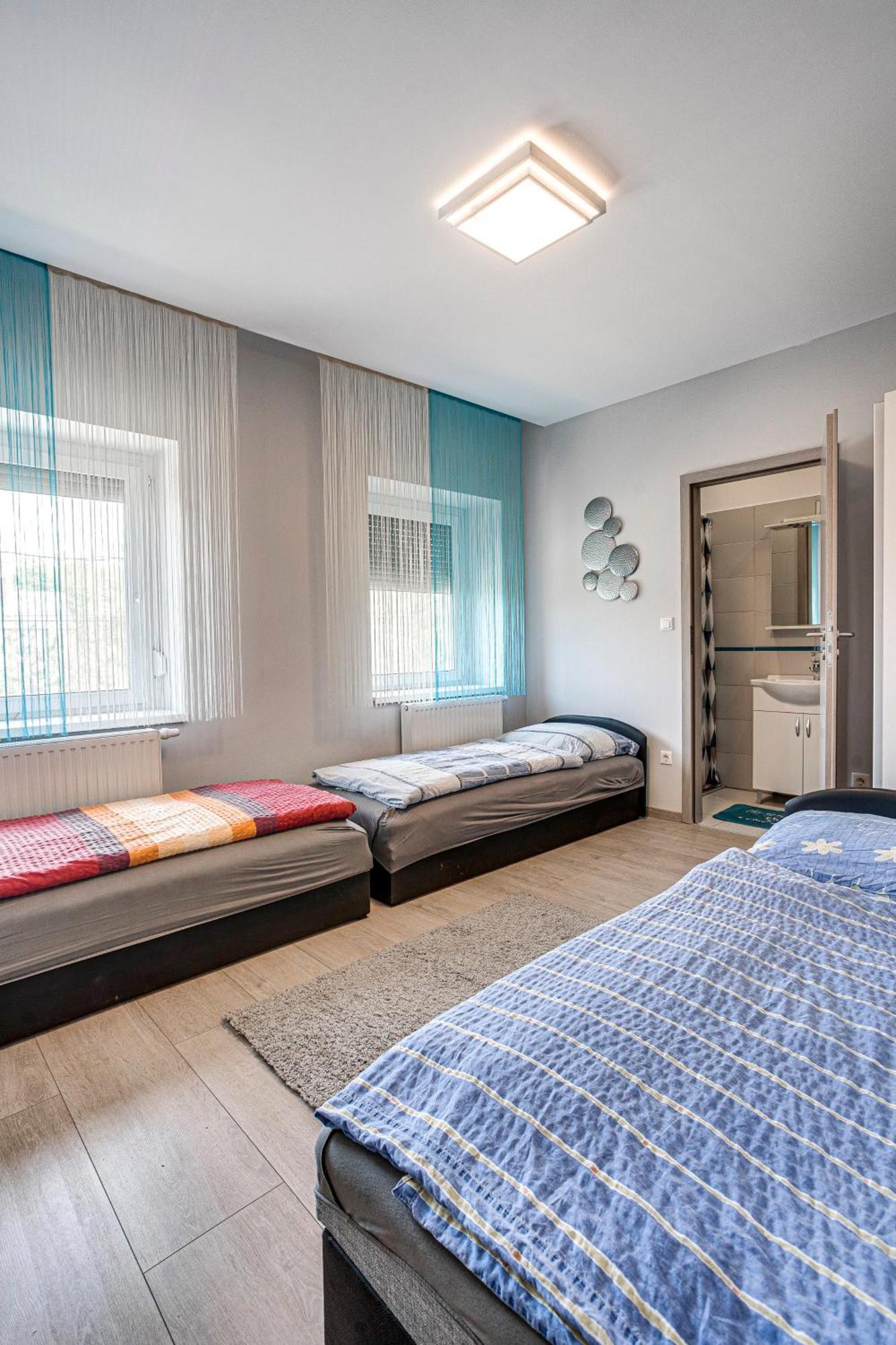 Magdi Vendeghaz A-B Apartment Celldomolk Bagian luar foto
