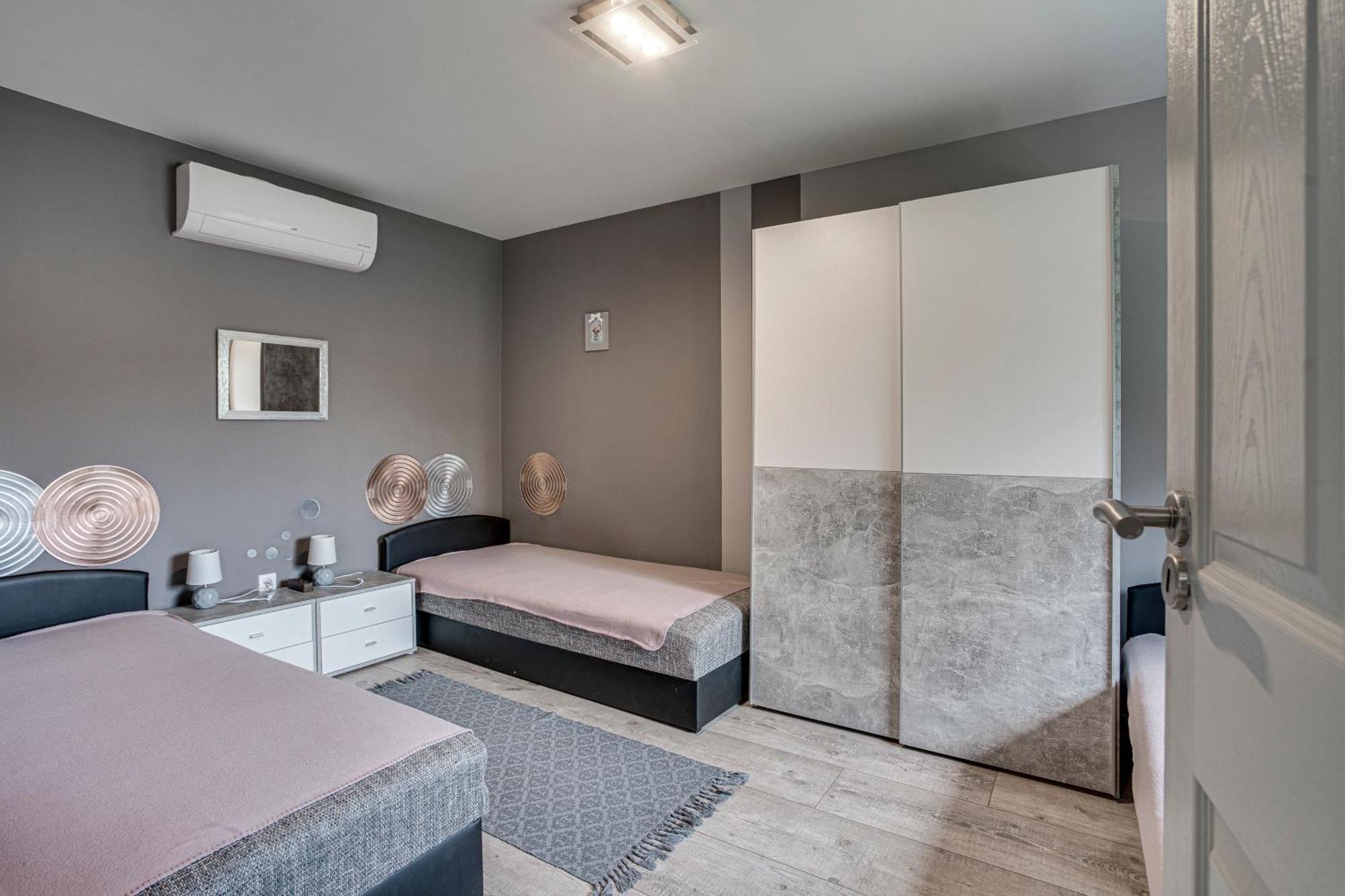 Magdi Vendeghaz A-B Apartment Celldomolk Bagian luar foto