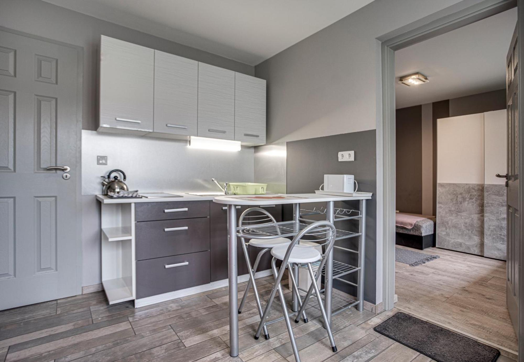 Magdi Vendeghaz A-B Apartment Celldomolk Bagian luar foto