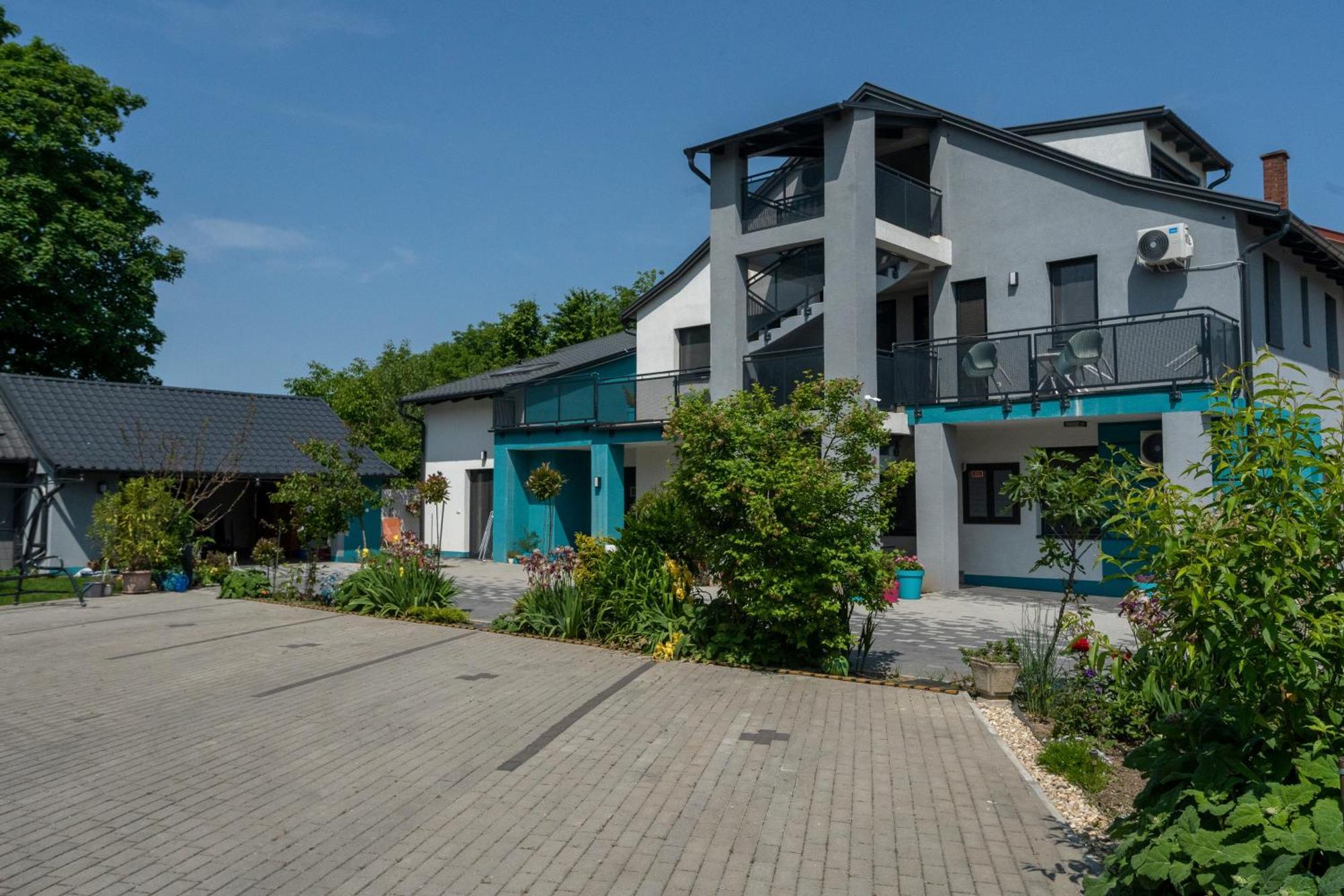 Magdi Vendeghaz A-B Apartment Celldomolk Bagian luar foto