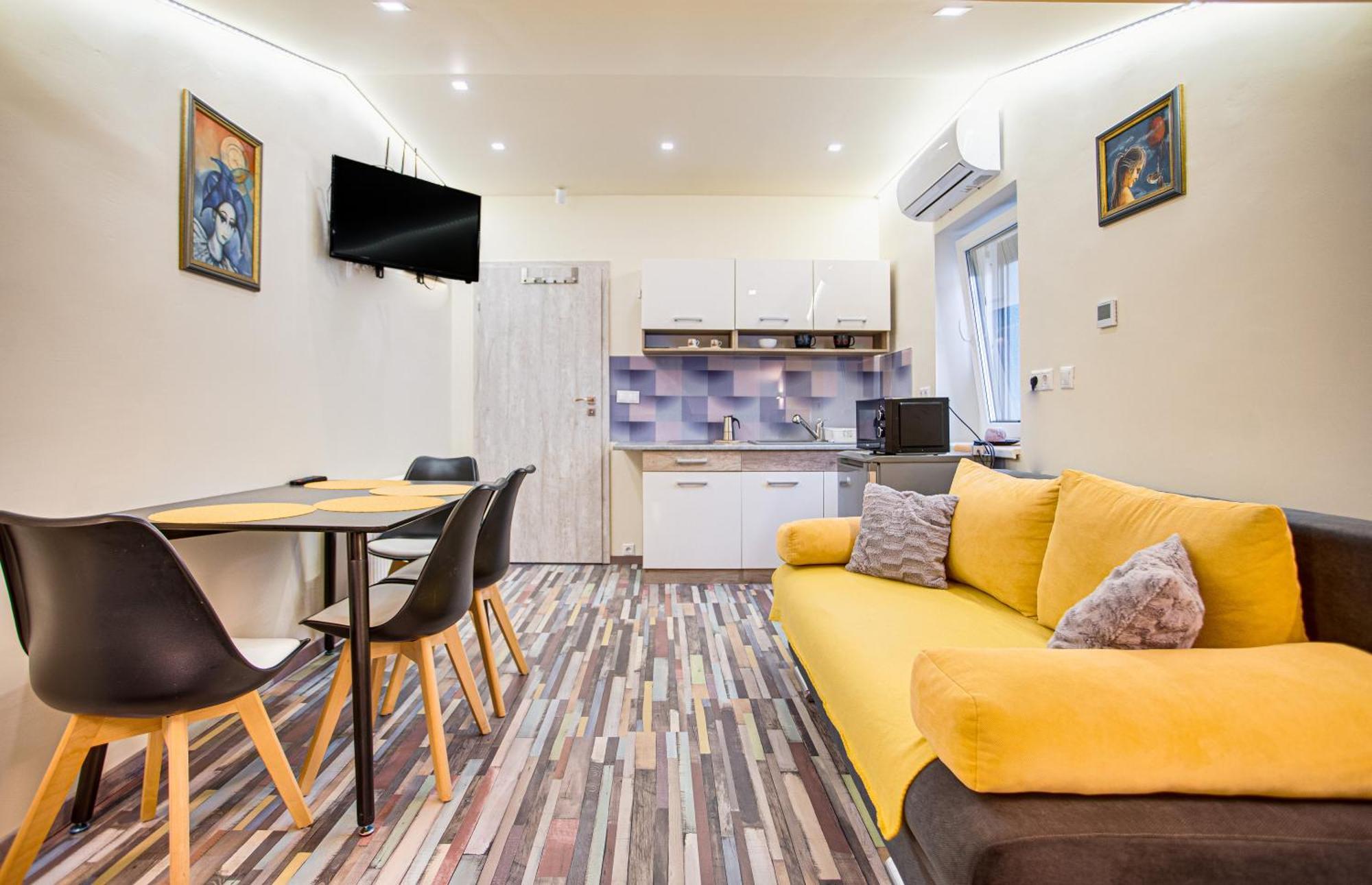 Magdi Vendeghaz A-B Apartment Celldomolk Bagian luar foto